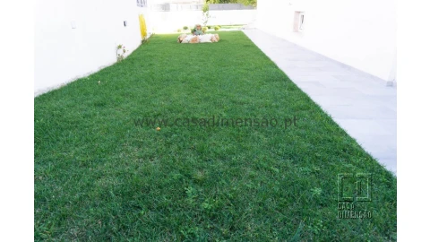 Moradia T4 para Venda em Barcarena