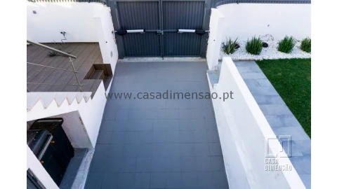 Moradia T4 para Venda em Barcarena