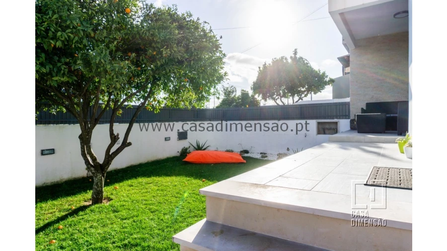 Moradia T4 para Venda em Barcarena Foto 51