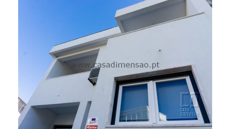 Moradia T4 para Venda em Barcarena Foto 57