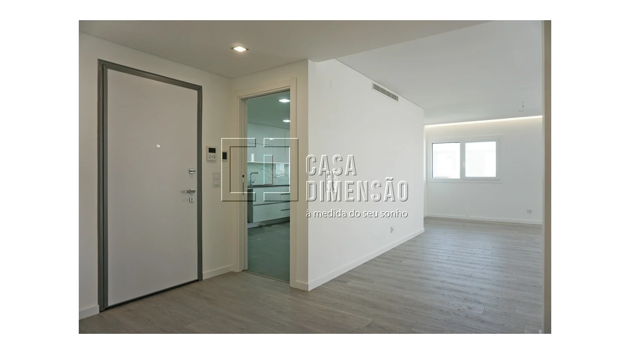 Apartamento T2 para Venda em Porto Salvo Foto 1