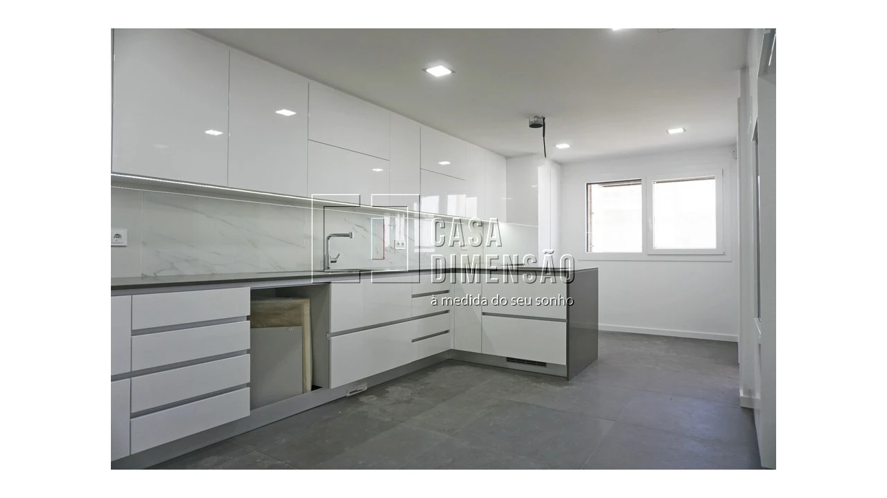 Apartamento T2 para Venda em Porto Salvo Foto 15