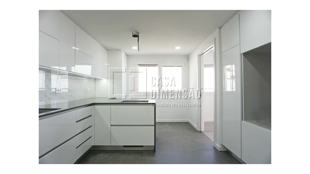 Apartamento T2 para Venda em Porto Salvo Foto 16