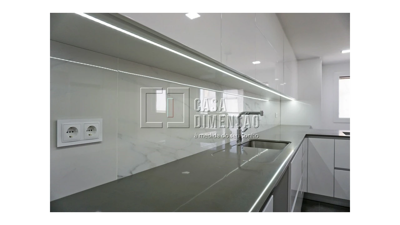 Apartamento T2 para Venda em Porto Salvo Foto 18
