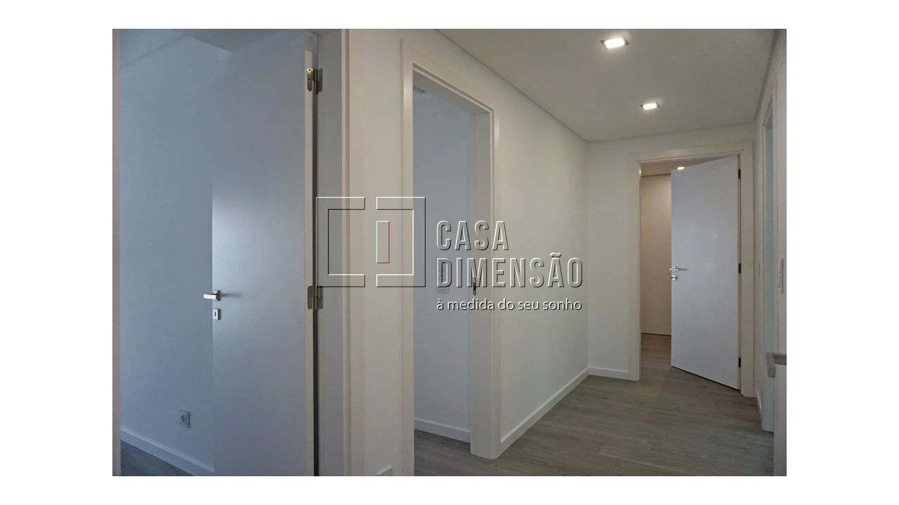 Apartamento T2 para Venda em Porto Salvo Foto 28