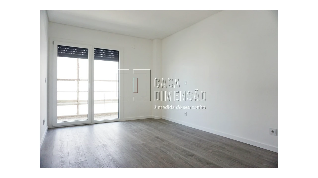 Apartamento T2 para Venda em Porto Salvo Foto 46