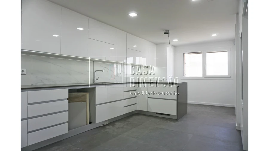 Apartamento T2 para Venda em Porto Salvo Foto 15