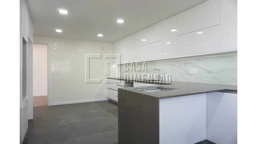 Apartamento T2 para Venda em Porto Salvo Foto 21