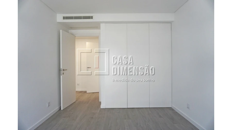 Apartamento T2 para Venda em Porto Salvo Foto 32
