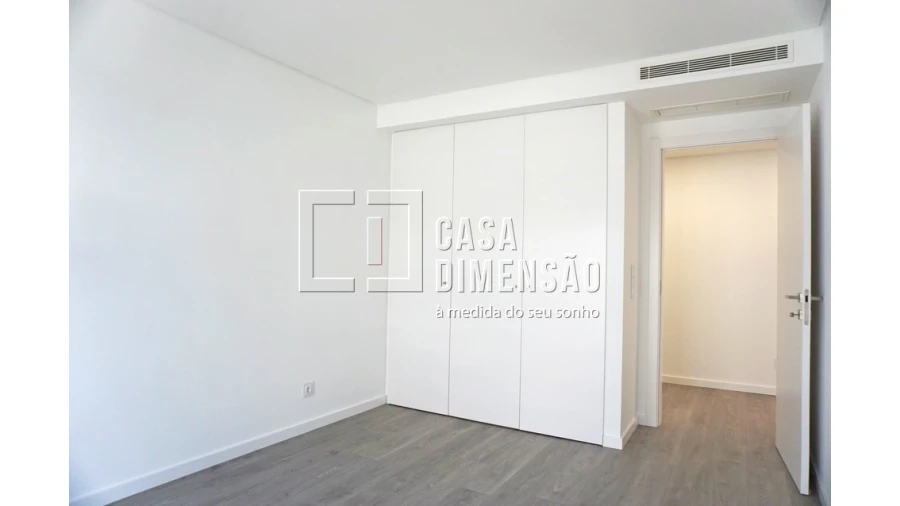 Apartamento T2 para Venda em Porto Salvo Foto 36