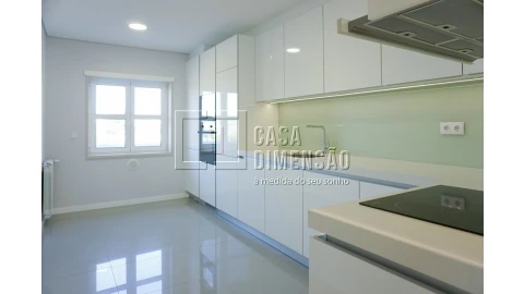 Apartamento T2 para Venda em Carnaxide e Queijas