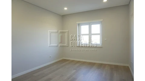Apartamento T2 para Venda em Carnaxide e Queijas