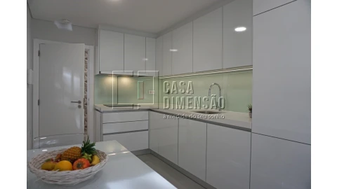 Apartamento T2 para Venda em Carnaxide e Queijas