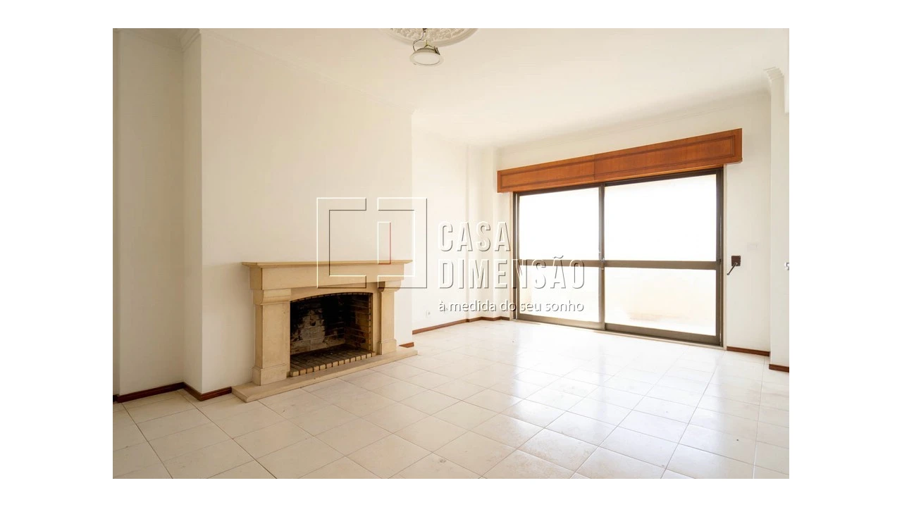 Apartamento T2 para Venda em Carnaxide e Queijas Foto 1