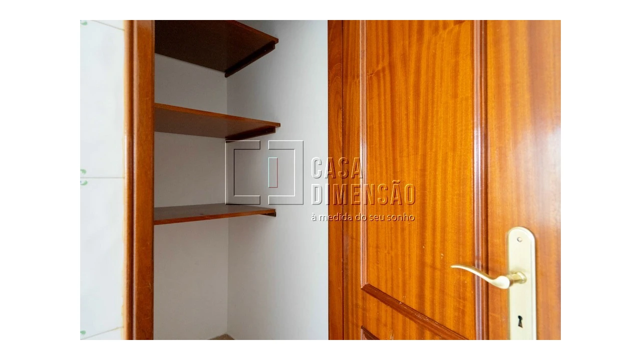 Apartamento T2 para Venda em Carnaxide e Queijas Foto 9