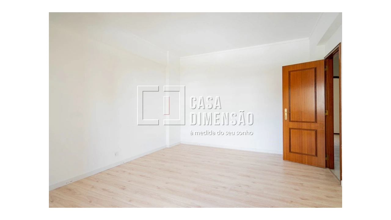 Apartamento T2 para Venda em Carnaxide e Queijas Foto 12