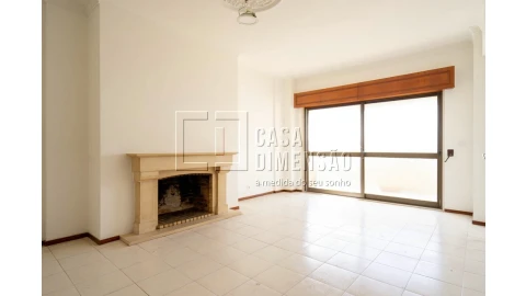 Apartamento T2 para Venda em Carnaxide e Queijas