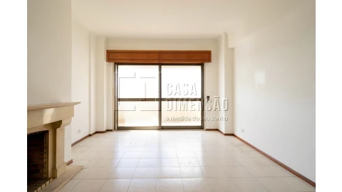 Apartamento T2 para Venda em Carnaxide e Queijas
