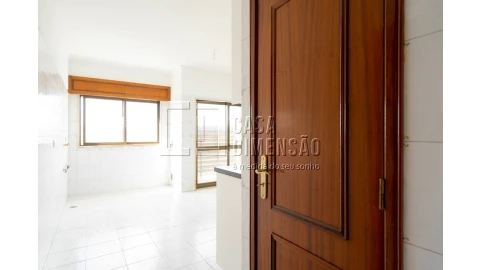 Apartamento T2 para Venda em Carnaxide e Queijas
