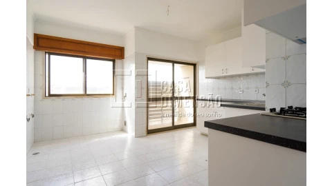 Apartamento T2 para Venda em Carnaxide e Queijas