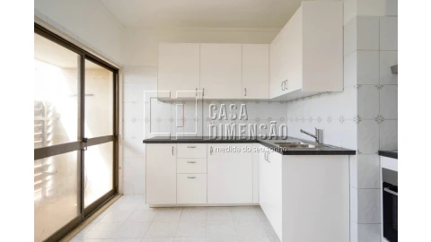 Apartamento T2 para Venda em Carnaxide e Queijas