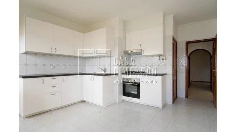 Apartamento T2 para Venda em Carnaxide e Queijas