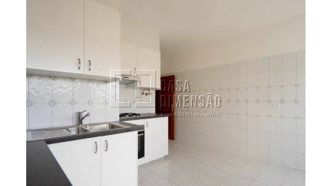 Apartamento T2 para Venda em Carnaxide e Queijas
