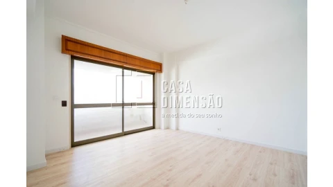 Apartamento T2 para Venda em Carnaxide e Queijas