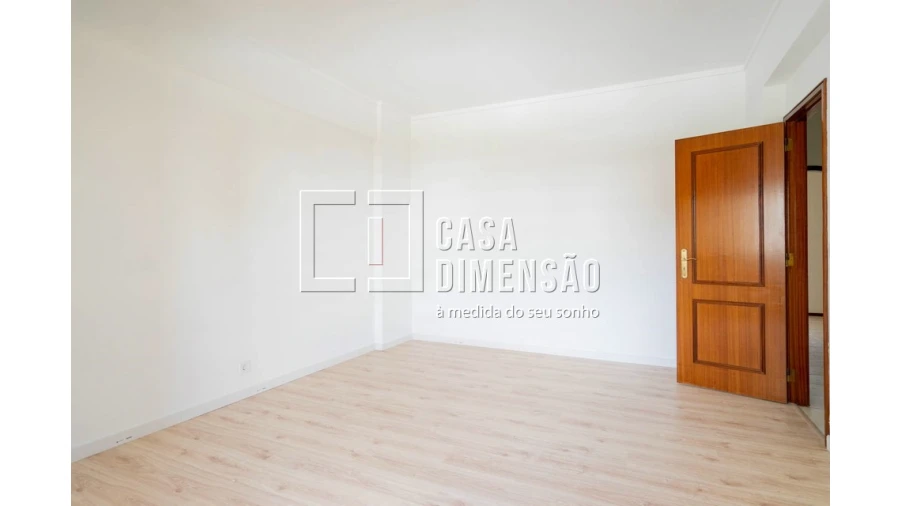 Apartamento T2 para Venda em Carnaxide e Queijas Foto 12
