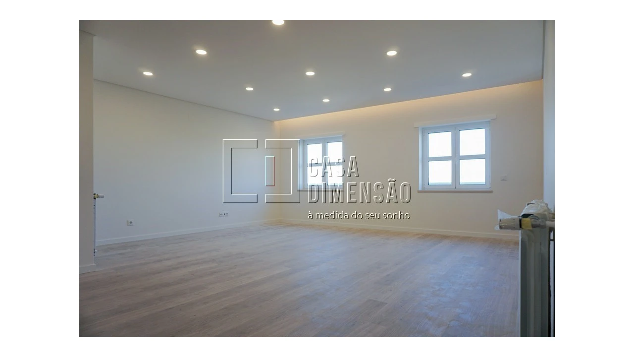 Apartamento T3 para Venda em Carnaxide e Queijas Foto 1