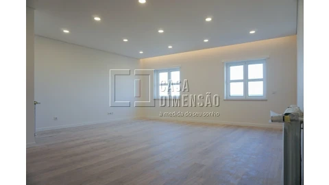 Apartamento T3 para Venda em Carnaxide e Queijas