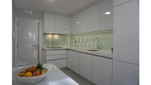 Apartamento T2 para Venda em Carnaxide e Queijas