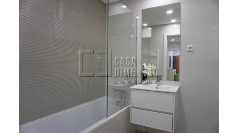 Apartamento T2 para Venda em Carnaxide e Queijas