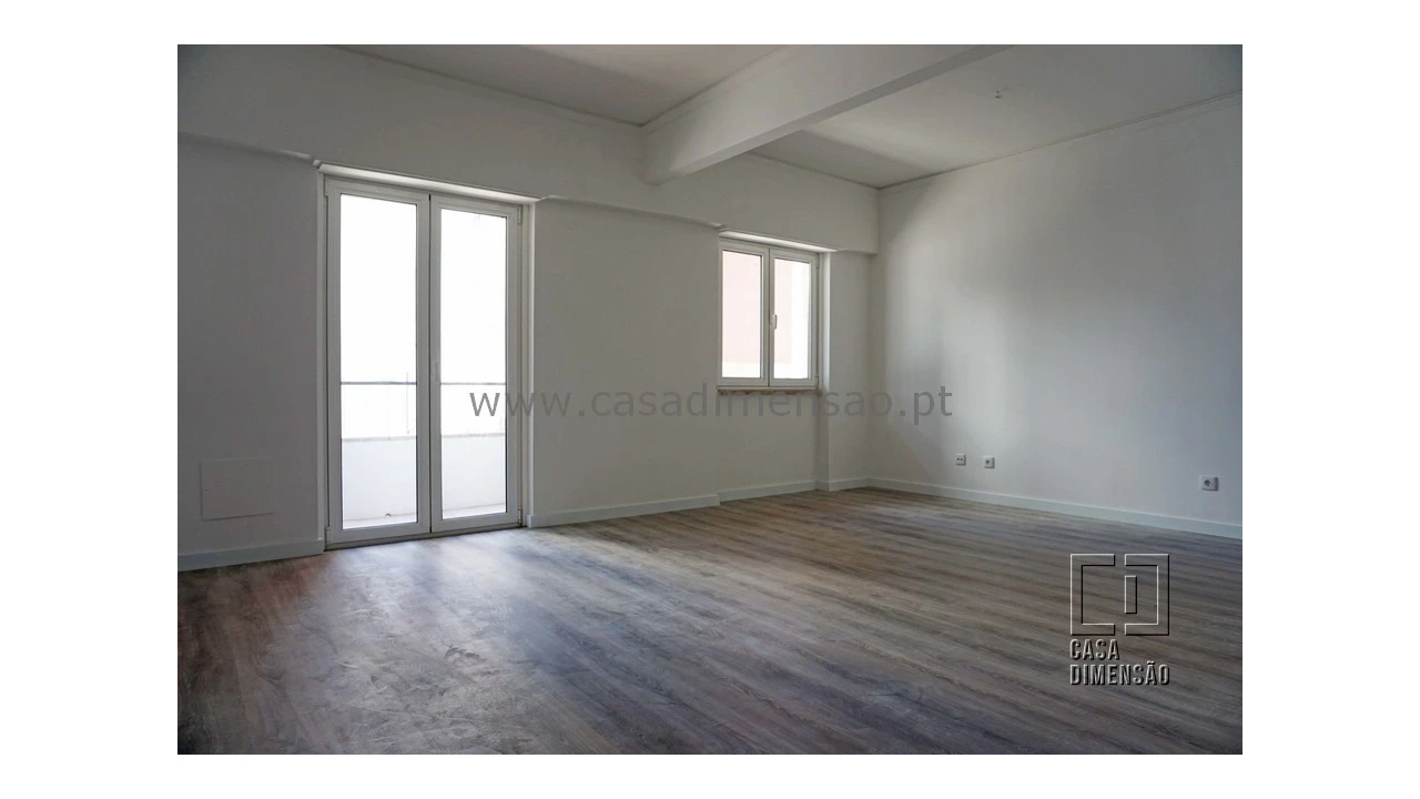 Apartamento T3 para Venda em Algés, Linda-A-Velha e Cruz Quebrada-Dafundo Foto 2