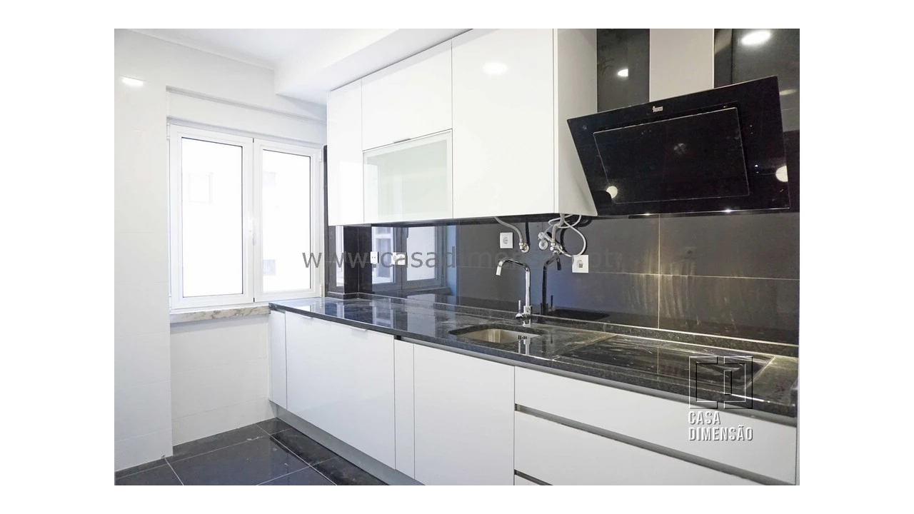 Apartamento T3 para Venda em Algés, Linda-A-Velha e Cruz Quebrada-Dafundo Foto 1