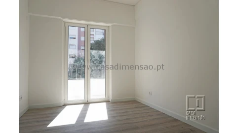 Apartamento T3 para Venda em Algés, Linda-A-Velha e Cruz Quebrada-Dafundo