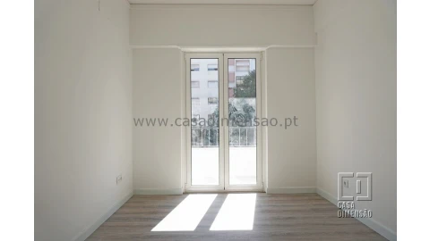 Apartamento T3 para Venda em Algés, Linda-A-Velha e Cruz Quebrada-Dafundo