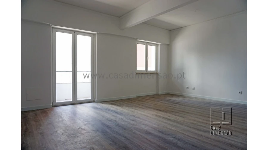 Apartamento T3 para Venda em Algés, Linda-A-Velha e Cruz Quebrada-Dafundo Foto 2