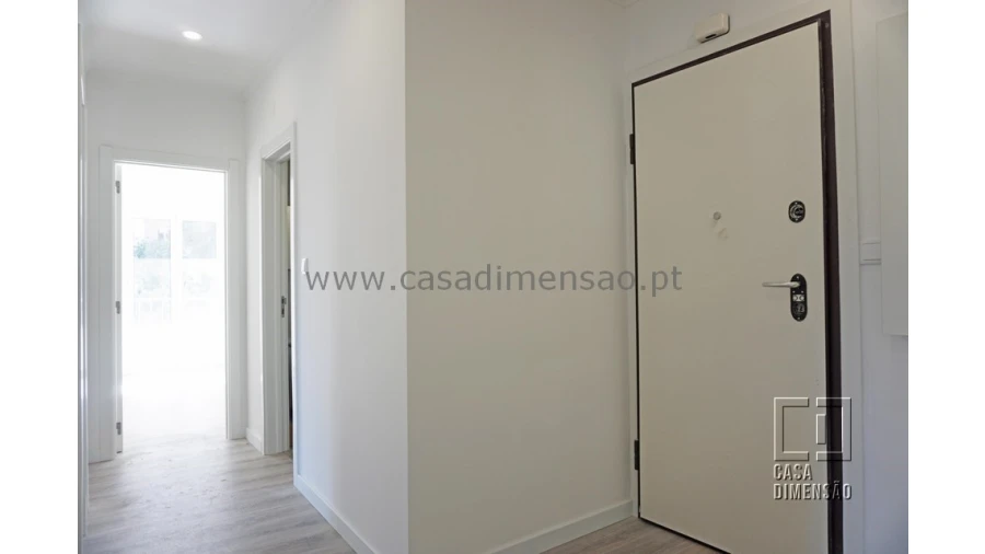 Apartamento T3 para Venda em Algés, Linda-A-Velha e Cruz Quebrada-Dafundo Foto 3