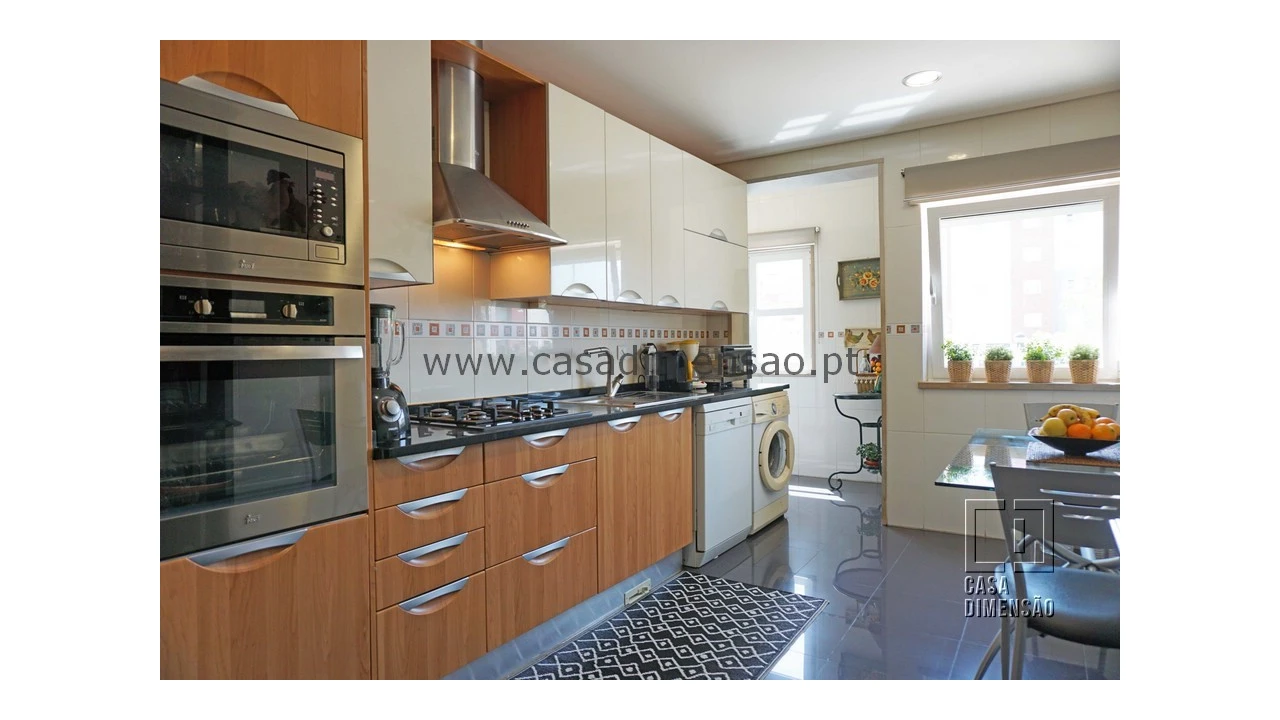 Apartamento T3 para Venda em Carnaxide e Queijas Foto 24