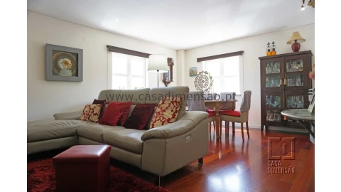 Apartamento T3 para Venda em Carnaxide e Queijas