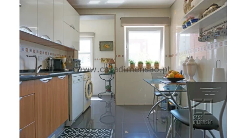 Apartamento T3 para Venda em Carnaxide e Queijas