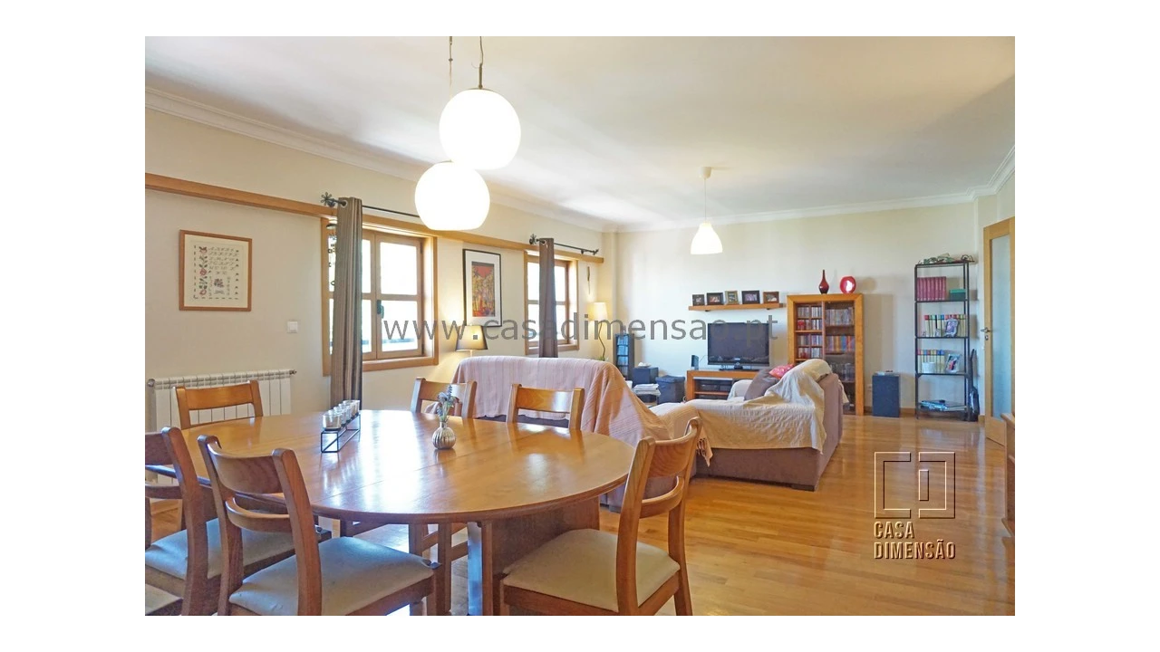 Apartamento T4 para Venda em Carnaxide e Queijas Foto 1