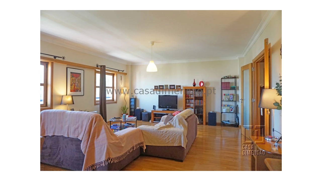 Apartamento T4 para Venda em Carnaxide e Queijas Foto 16