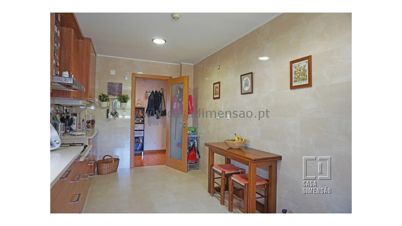 Apartamento T4 para Venda em Carnaxide e Queijas Foto 23