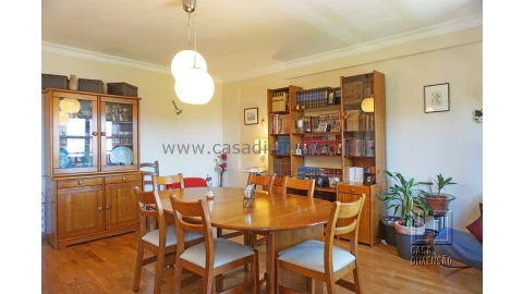 Apartamento T4 para Venda em Carnaxide e Queijas