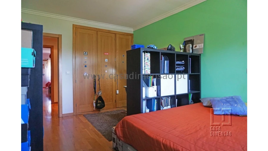 Apartamento T4 para Venda em Carnaxide e Queijas Foto 30