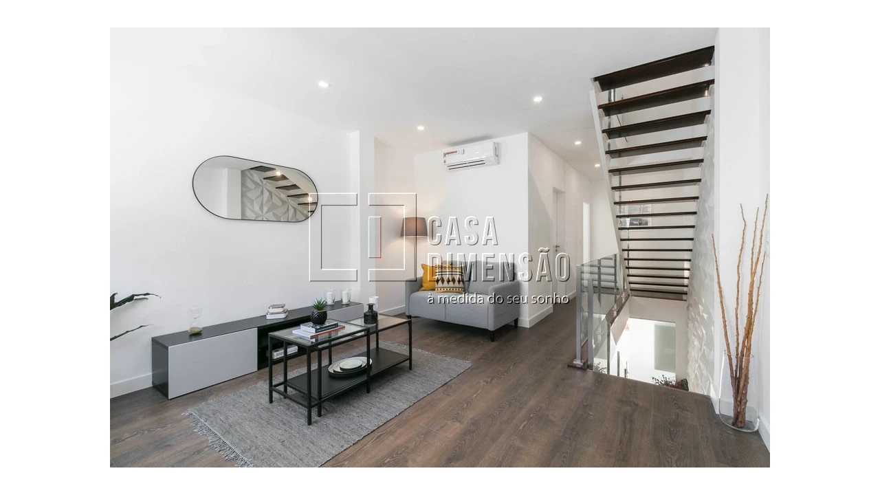 Moradia T4 para Venda em Alvalade Foto 6