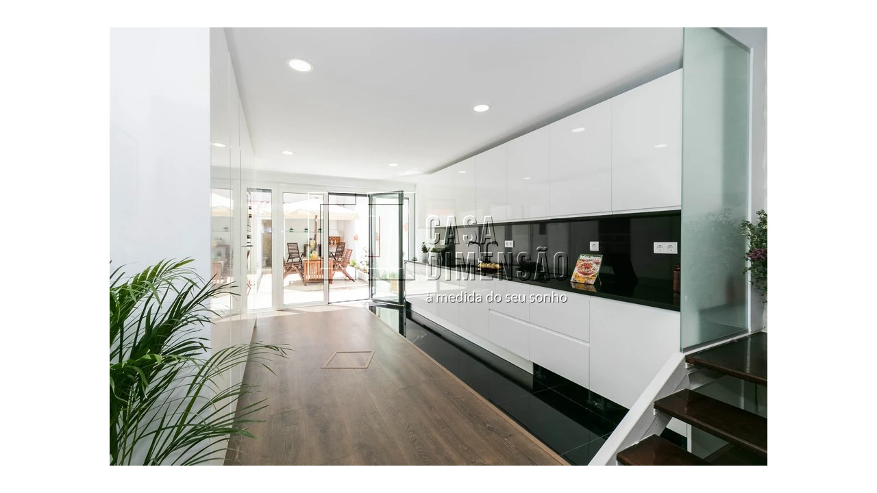 Moradia T4 para Venda em Alvalade Foto 12