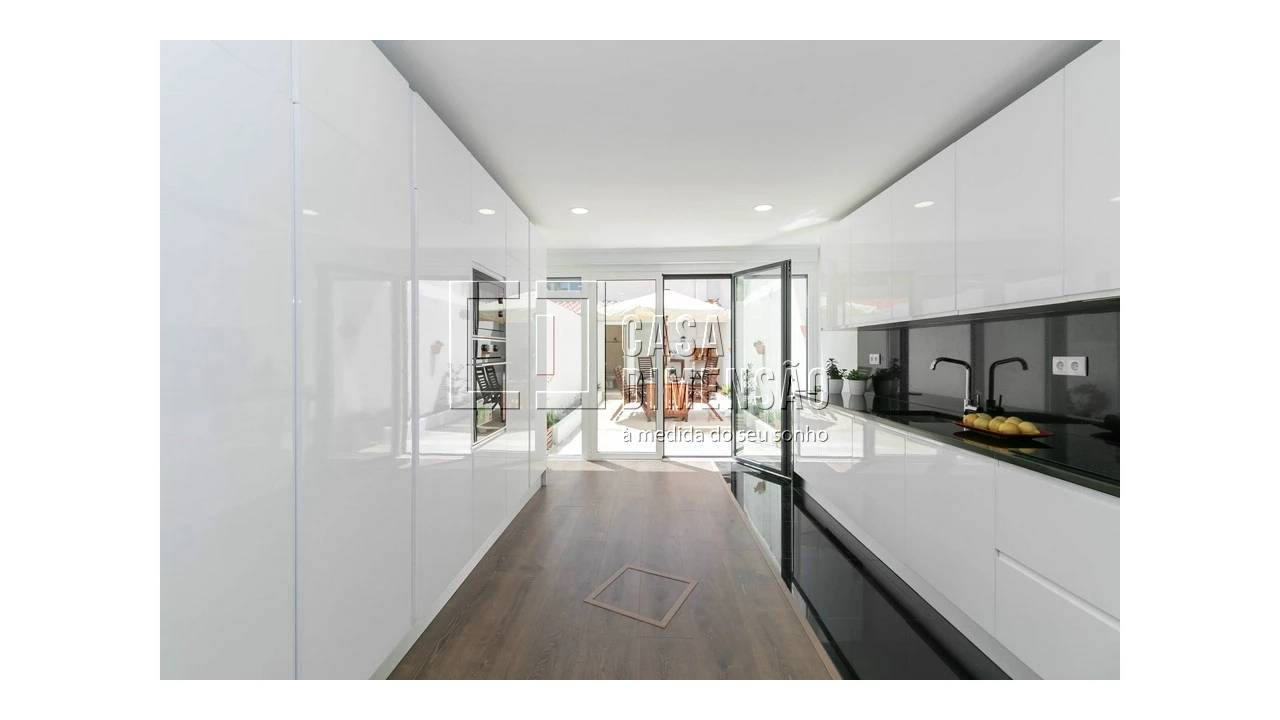 Moradia T4 para Venda em Alvalade Foto 13